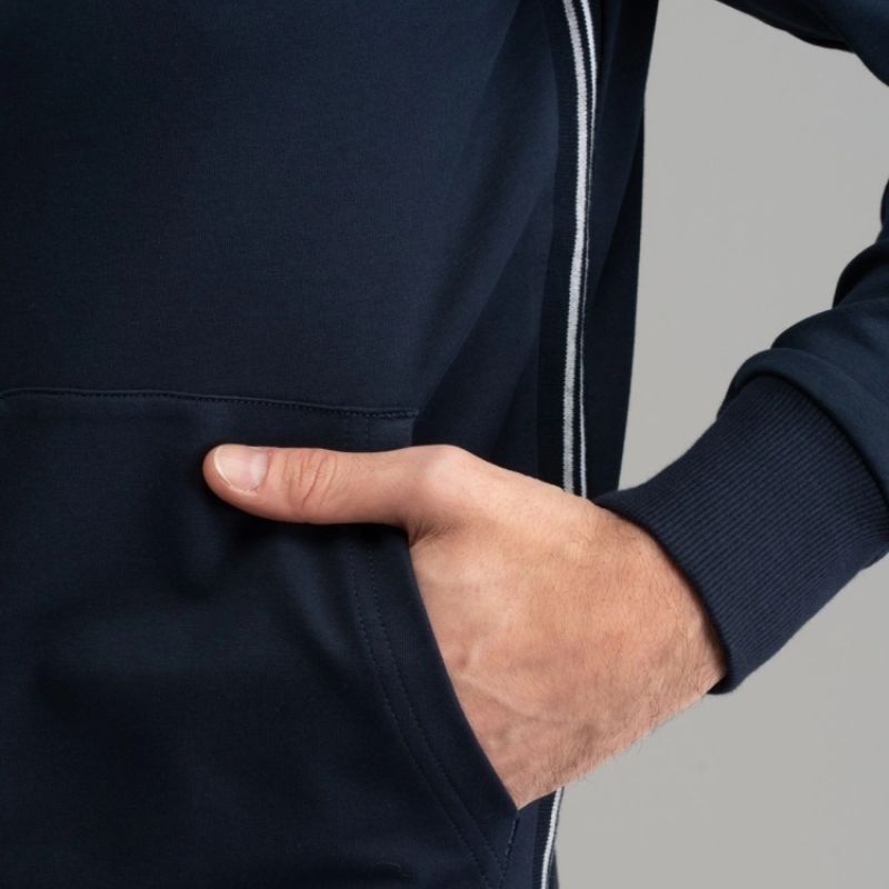 Dettaglio tasca di felpa uomo full zip in jersey blu